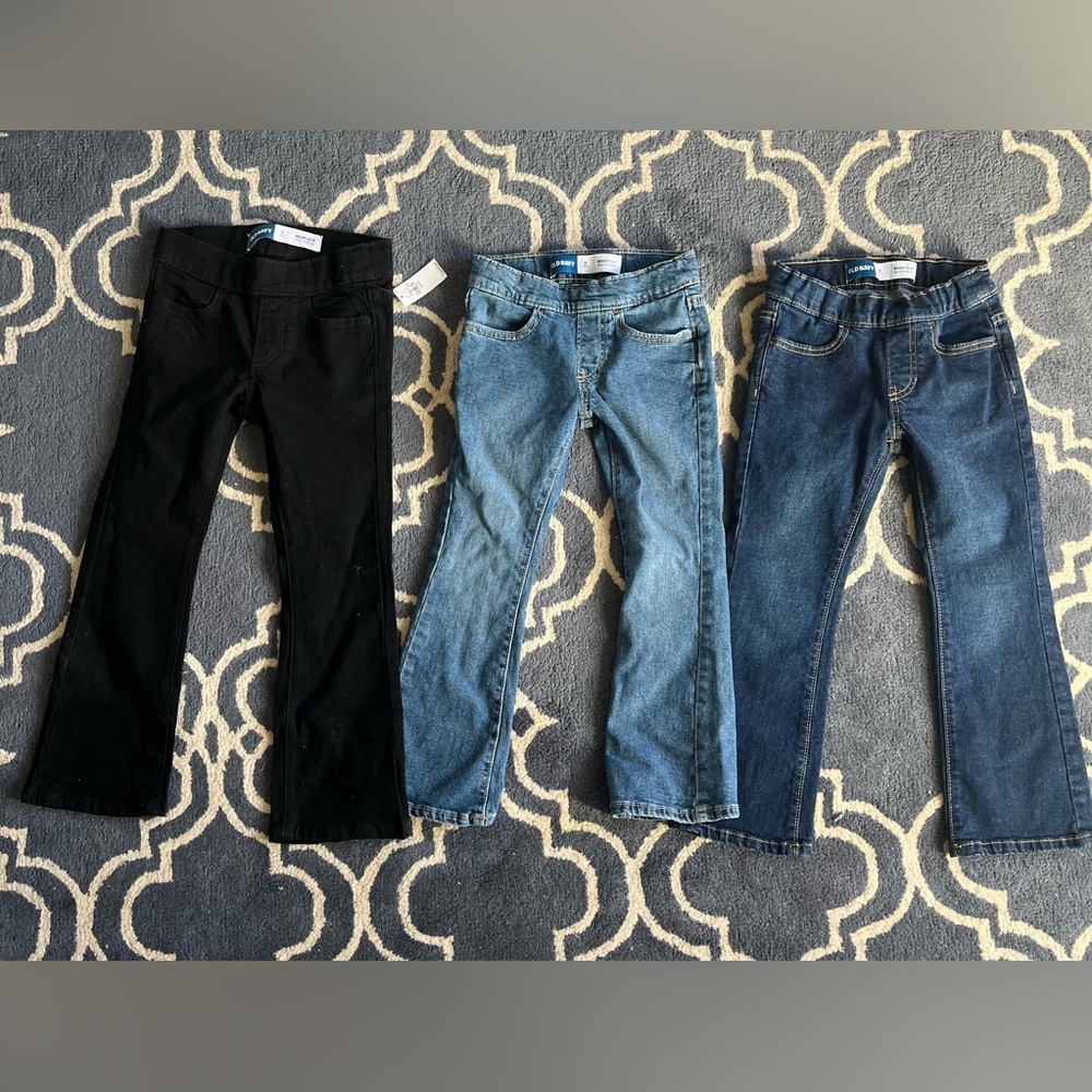 ❤️Set of 3 pair Old Navy Boot-Cut Jeans Little girl size 6-7 small❤️